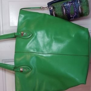 London fog bucket tote with two extra freebies